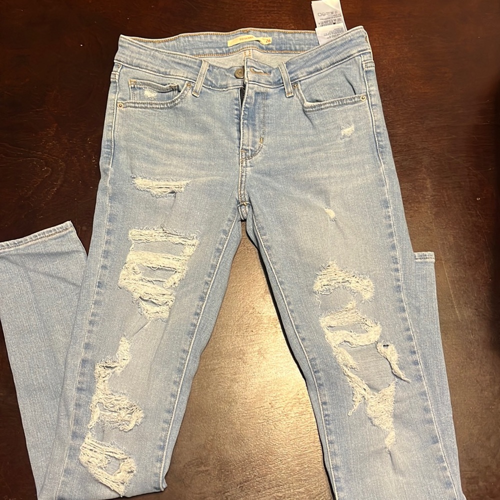 Levi’s light wash 711 skinny